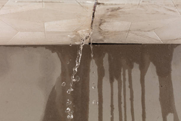 Professional Water Extraction technician working in Lake Forest, CA